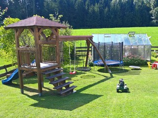 Spielgeräte im Garten