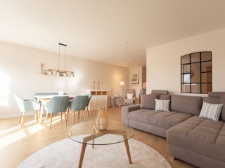 Wohnzimmer mit Essbereich