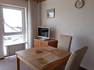 Esstisch mit Seeblick