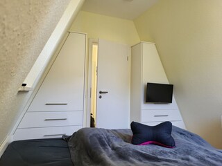 Elternschlafzimmer mit TV
