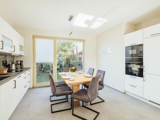 Integral Immobilien: Dein Darß Urlaub Born - Gemütliche Essecke in der Küche der Ferienwohnung To...