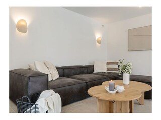 Wohnbereich mit Ledersofa