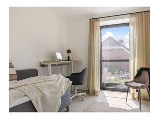 Elektrisch höhenverstellbarer Schreibtisch