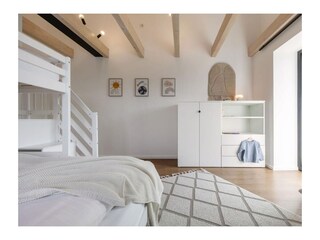 Kinderzimmer OG, Bett ausgezogen