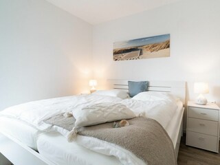 Schlafzimmer mit zweitem Smart/TV