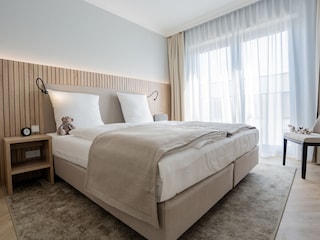 Schlafzimmer mit Doppelbett