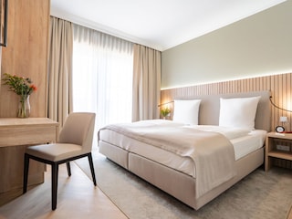 Schlafzimmer mit Doppelbett