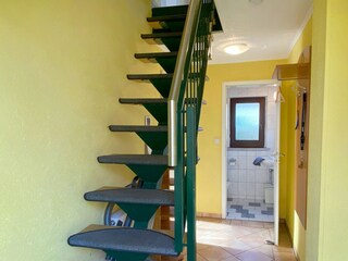 Flur / Eingangsbereich mit Treppe ins Obergeschoss