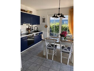 Helle, gut ausgestattete Küche