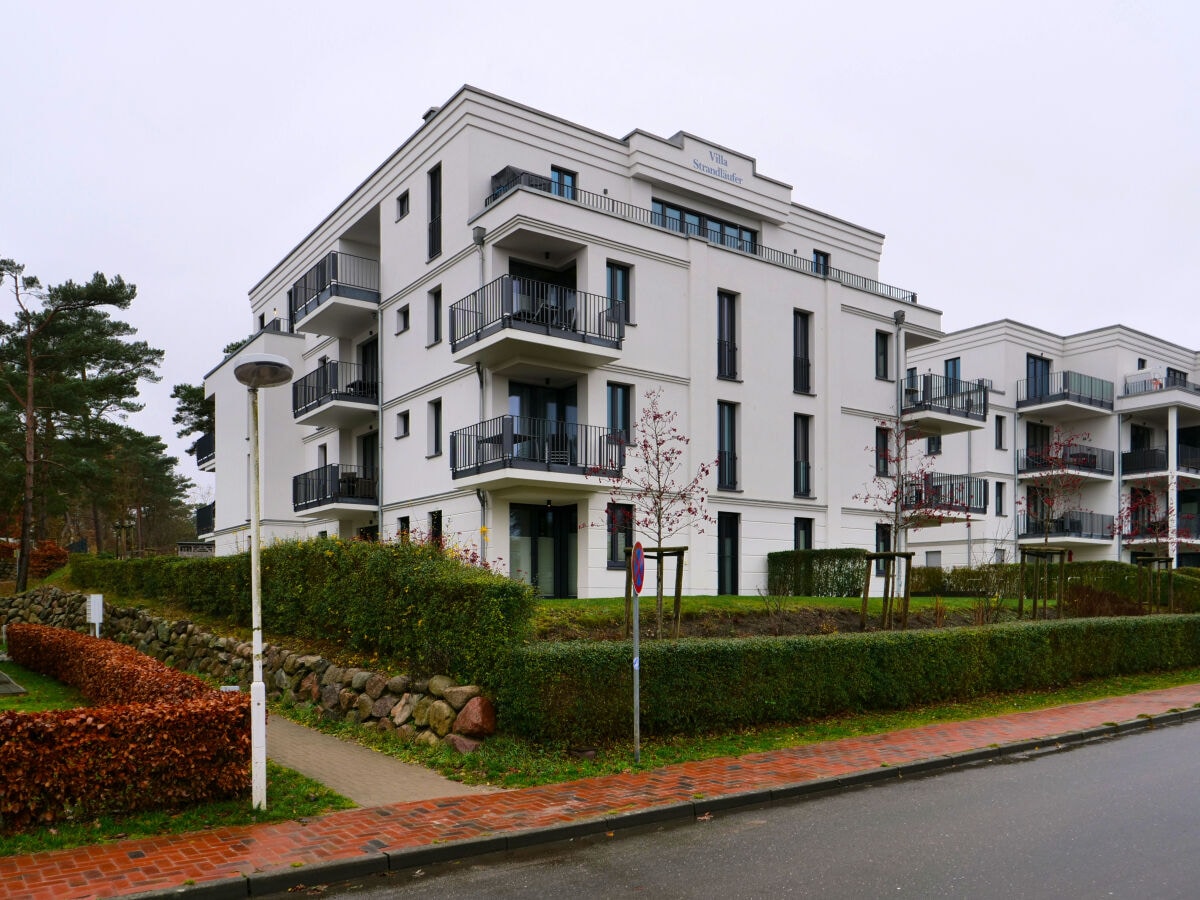 Die Villa Strandläufer. Die FeWo liegt links  unten.