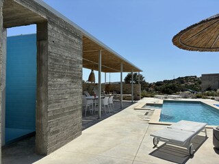 Außendusche direkt am Pool