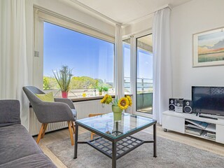 geräumiger, heller Wohnbereich