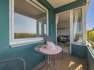 sonniger Balkon mit traumhafter Aussicht
