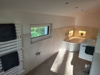 Bad mit Badewanne