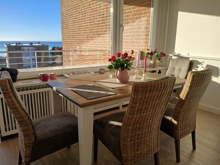 Großzügiger Esstisch