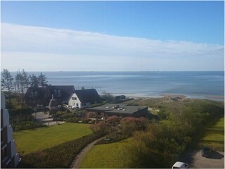 weiter Blick auf das Meer und die Halligen