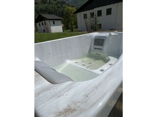 JACUZZI