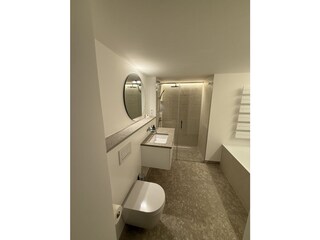 Bad mit Du/Badewanne UG