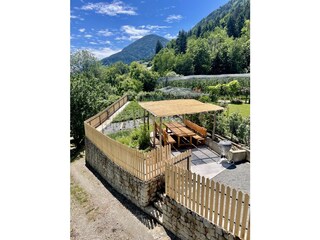 Sitzgelegenheit mit Grill