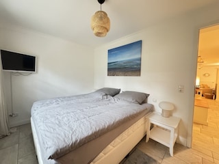 Schlafzimmer mit Doppelbett, 1,80 m breit