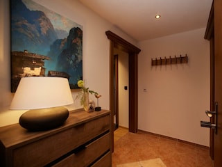 12. Hall
