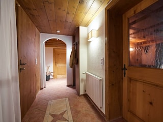 14. Hall