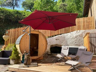 gemeinsamer Aussenbereicht mit Sauna und Whirlpool