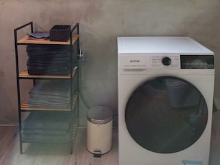 Badezimmer mit Waschtrockner