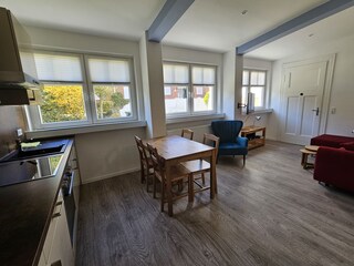 Wohnzimmer mit Küchenzeile