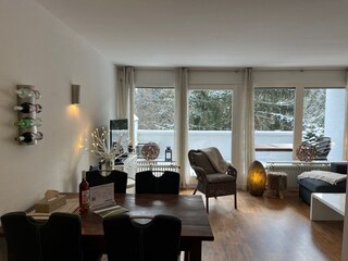 Wohn-/Essbereich mit offener Küche