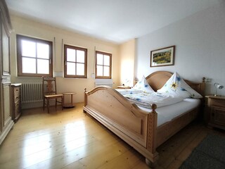 Schlafzimmer 1