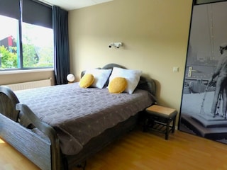 Schlafzimmer 1