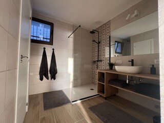 Badezimmer und separat Toilette Erdgeschoss