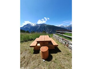 Vorplatz - Tisch