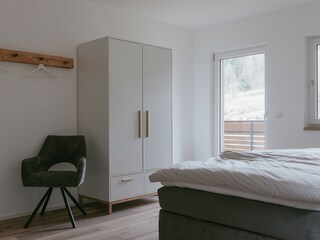 und Zugang zum Balkon