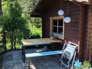 Aussenbereich mit Feuerstelle und Grill