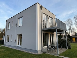 Gruenheide-buchen-Ferienwohnung-SüdWest-Balkon-außen