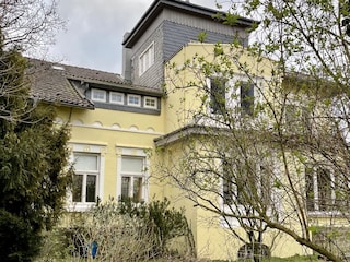 Die Villa mit dem Apartment vorne links