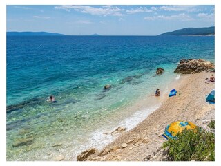 wunderschöner Strand Rabac, kristallklares Meer