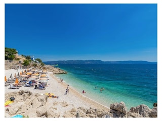 wunderschöner Strand Rabac, kristallklares Meer