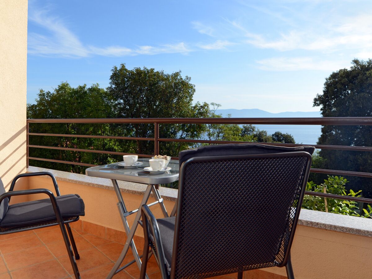 angenehme Terrasse mit Meerblick