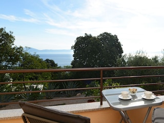 angenehme Terrasse mit Meerblick