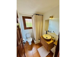 Zweites Badezimmer mit Dusche