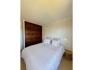 Schlafzimmer mit Kleiderschrank