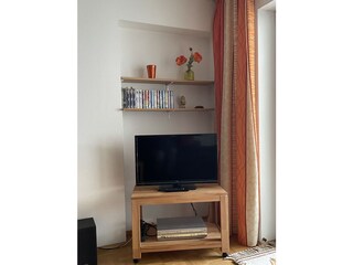 Flachbild TV mit Kabelanschluss, DVD, VHS