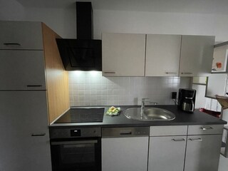 Ceranfeld, Backofen, Geschirrspüler, Kühlkombi