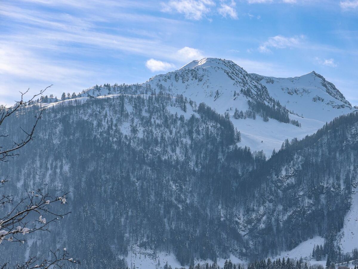 traumhafte Aussicht auf die umliegende Bergwelt