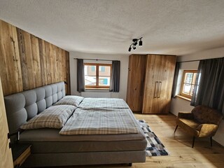 Schlafzimmer mit Doppelbett