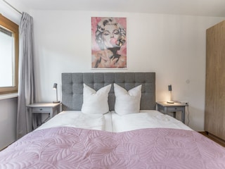 Schlafzimmer "Marilyn" mit Doppelbett.