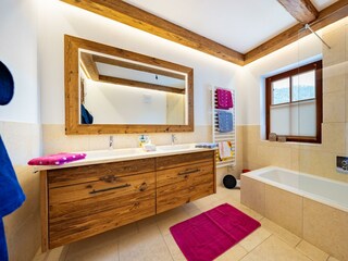 Bad en suite mit Badewanne